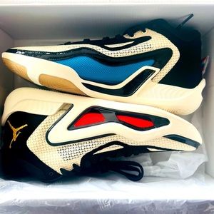 JORDAN TATUM 1 - MENS SIZE 9.5 - WMNS SIZE 11 -BRAND NEW IN BOX NEVER WORN.